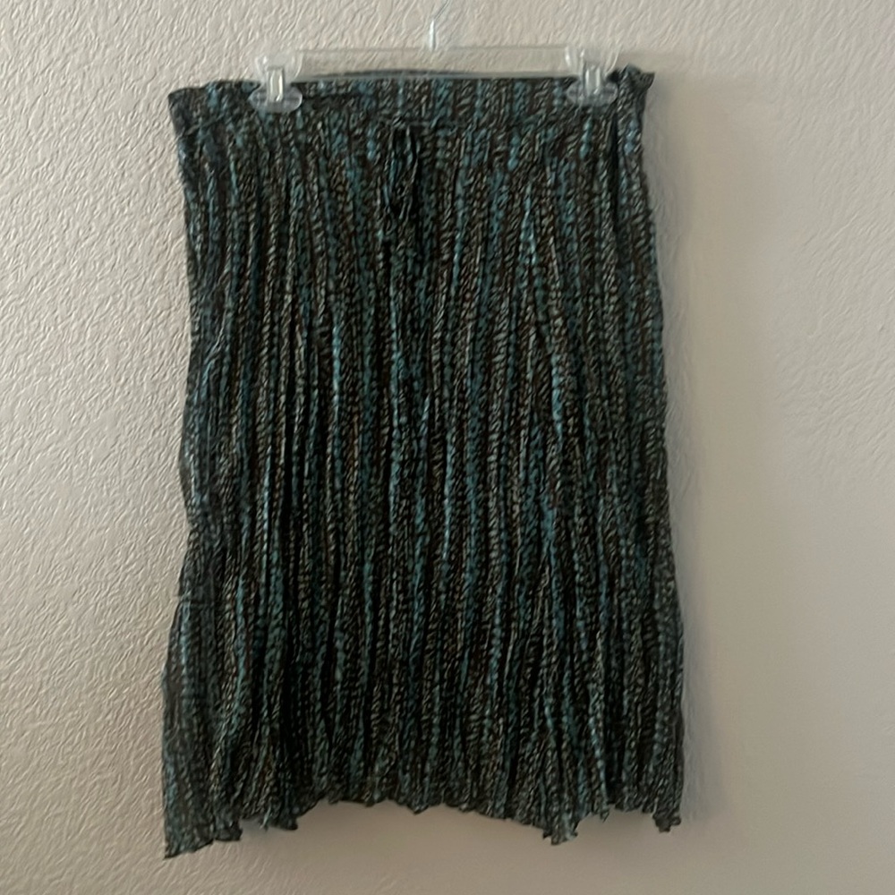 Beautiful skirt with crinkle texture